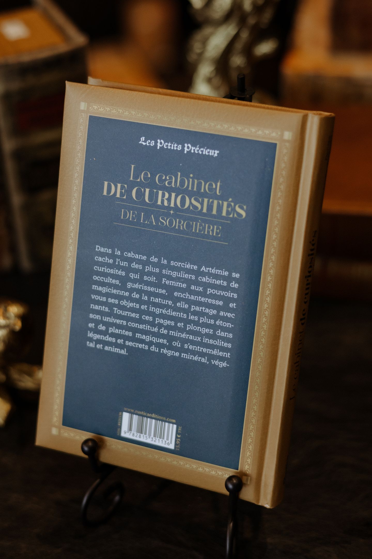 Petit Précieux Cabinet de Curiosités de la Sorcière